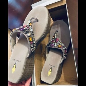 Volatile Women’s Sandals Pewter Stones Size 11